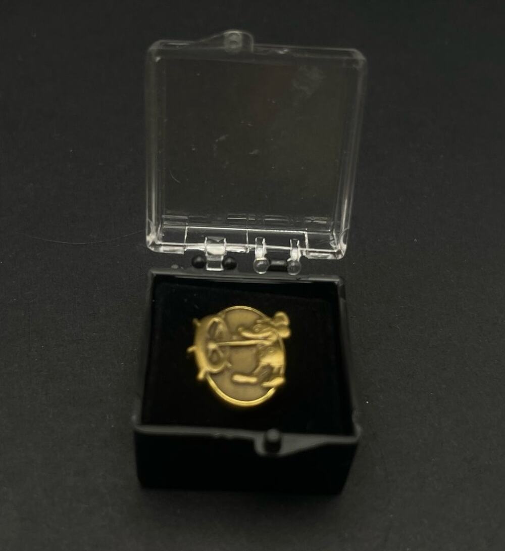 Disney Steamboat Willie Mickey Cast Member Pin 1 Year Service Award Exclusive